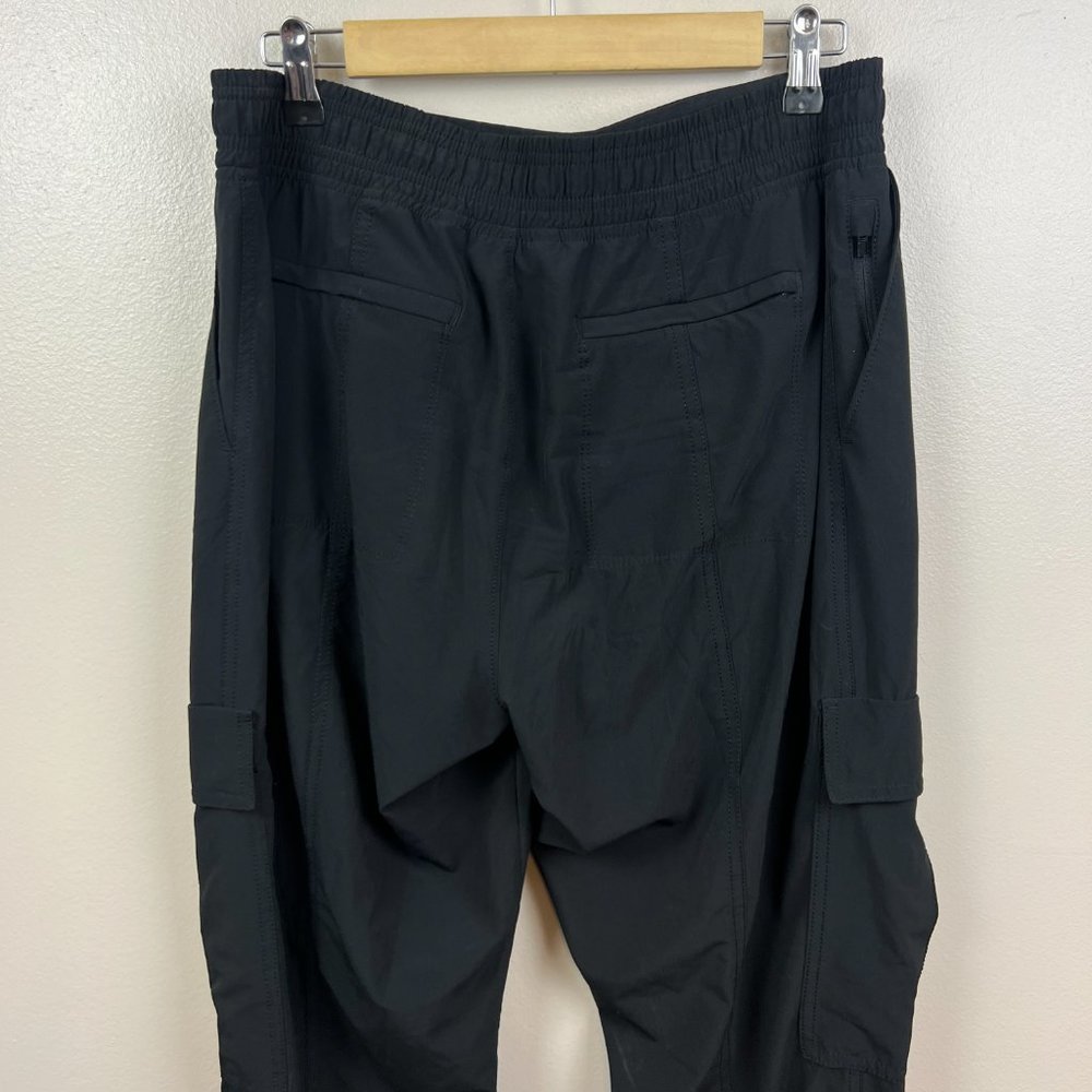 Athleta Chelsea Utility Jogger Pants Size 8 Black Cargo Athletic Travel Casual - Picture 11 of 13